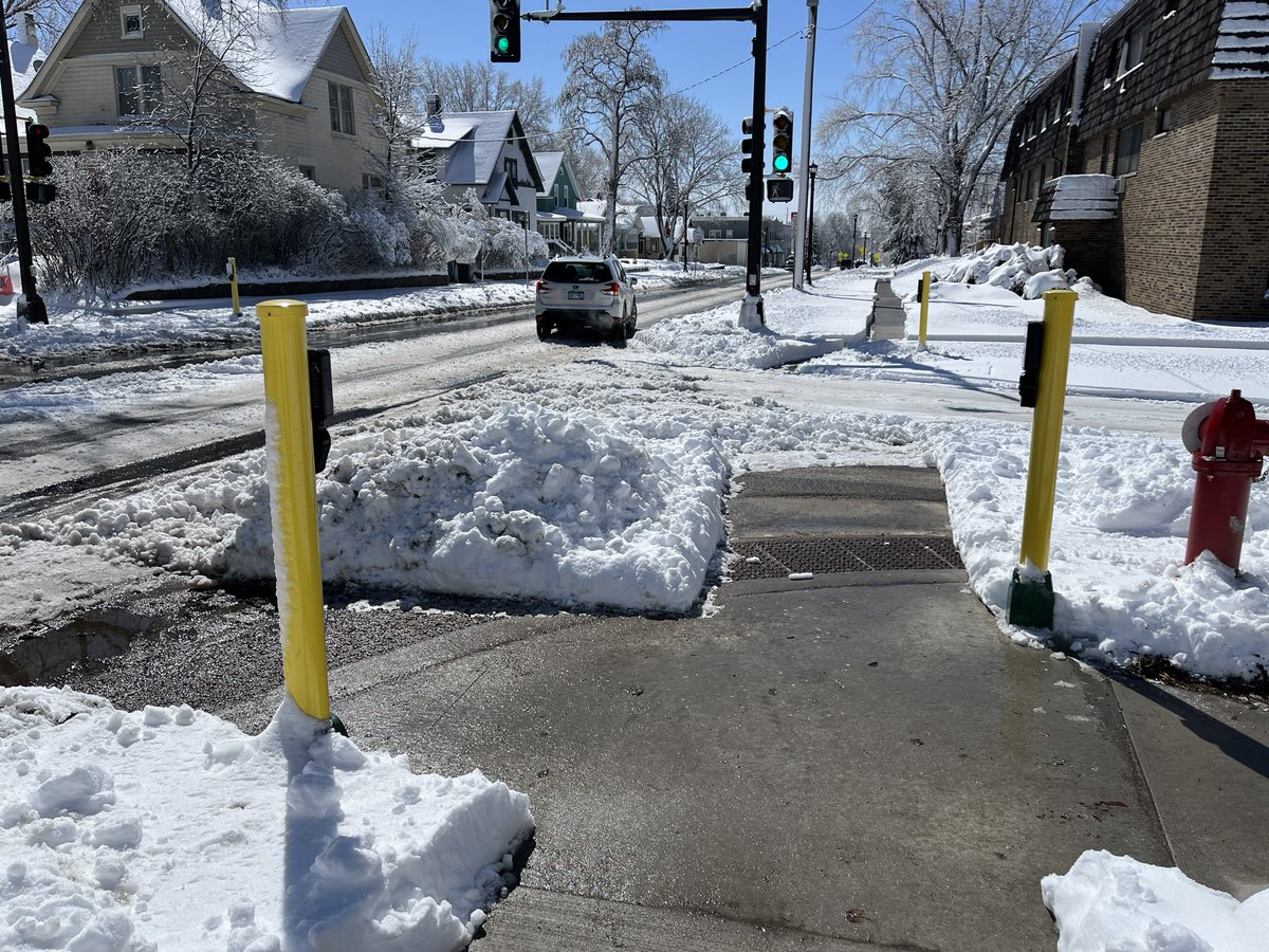 Go be a good neighbor and clear your sidewalks. #NEMpls 💪🏻💪🏻💪🏻