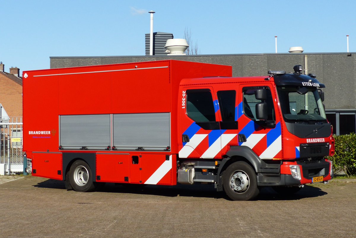 brwvoordelens's tweet photo. 20-3061 Klein #watertransport #ettenleur🚒📸 @VolvoTrucksNL @bluekenscar Volvo FL250 #iffs #Schlingmann 👉 https://t.co/42TFujZwCw https://t.co/IF2VPNrKHo