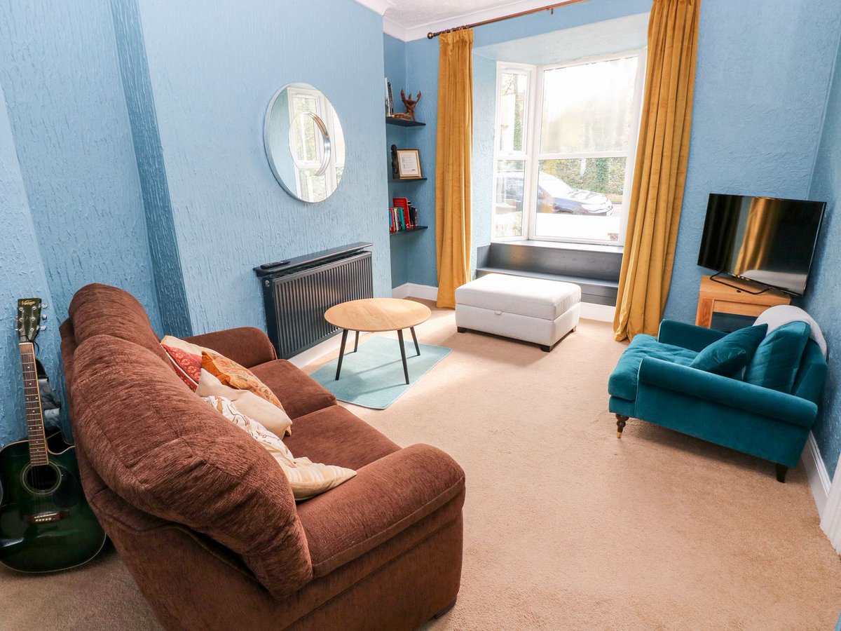 welsh_cottages's tweet photo. 😍New #HolidayCottage Alert!😍

We're delighted to welcome Carreg Glas to our C&amp;CH  family!

This dog friendly Pembroke Dock Victorian townhouse, sleeps 7 in 3 bedrooms &amp; is located near the Pembrokeshire coast!

BOOK TODAY for a Pembrokeshire get-away!
➡️ https://t.co/JhfgieivLr https://t.co/5a23uFi1Hm