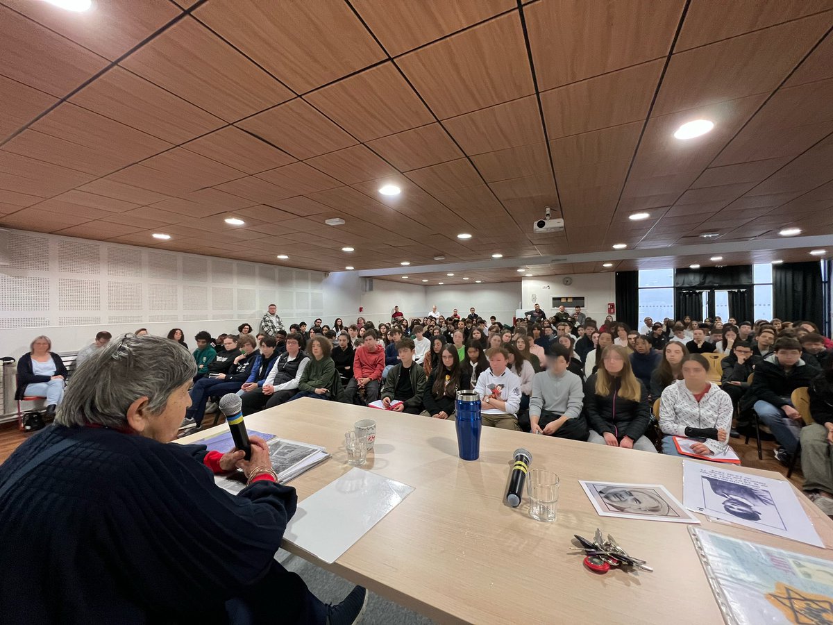 MaceCollege's tweet photo. « Racontez ce que je vous ai raconté, vous êtes maintenant notre mémoire » . Indispensable et bouleversant témoignage de Ginette Kolinka ce matin au collège Hubert Germain #ginettekolinka @acversailles @villedesuresnes @CharlineAvenel #shoah https://t.co/xoBDyK682W