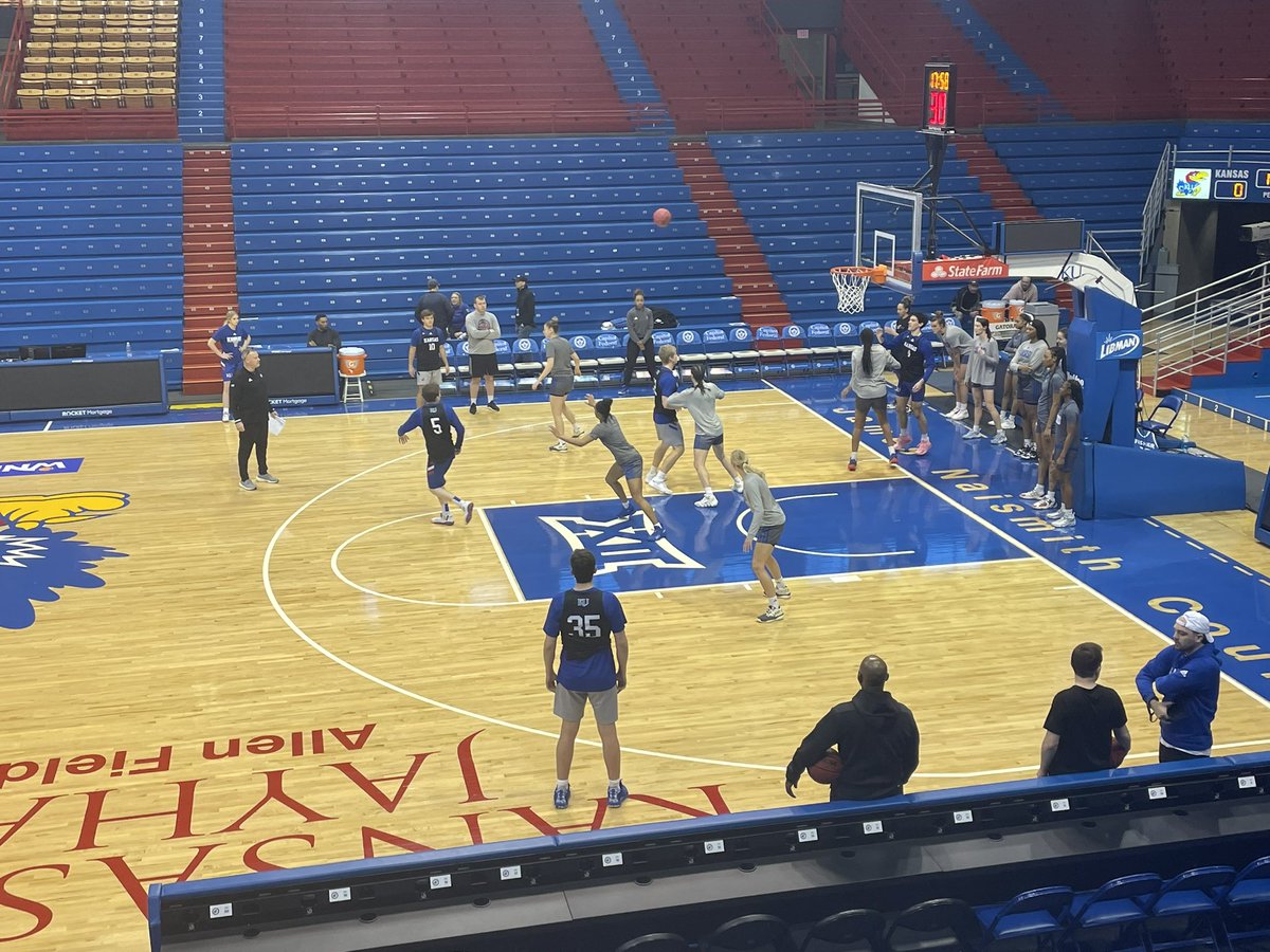 The Jayhawks getting prepped for the Postseason #WNIT Championship tonight! 🏆🏀