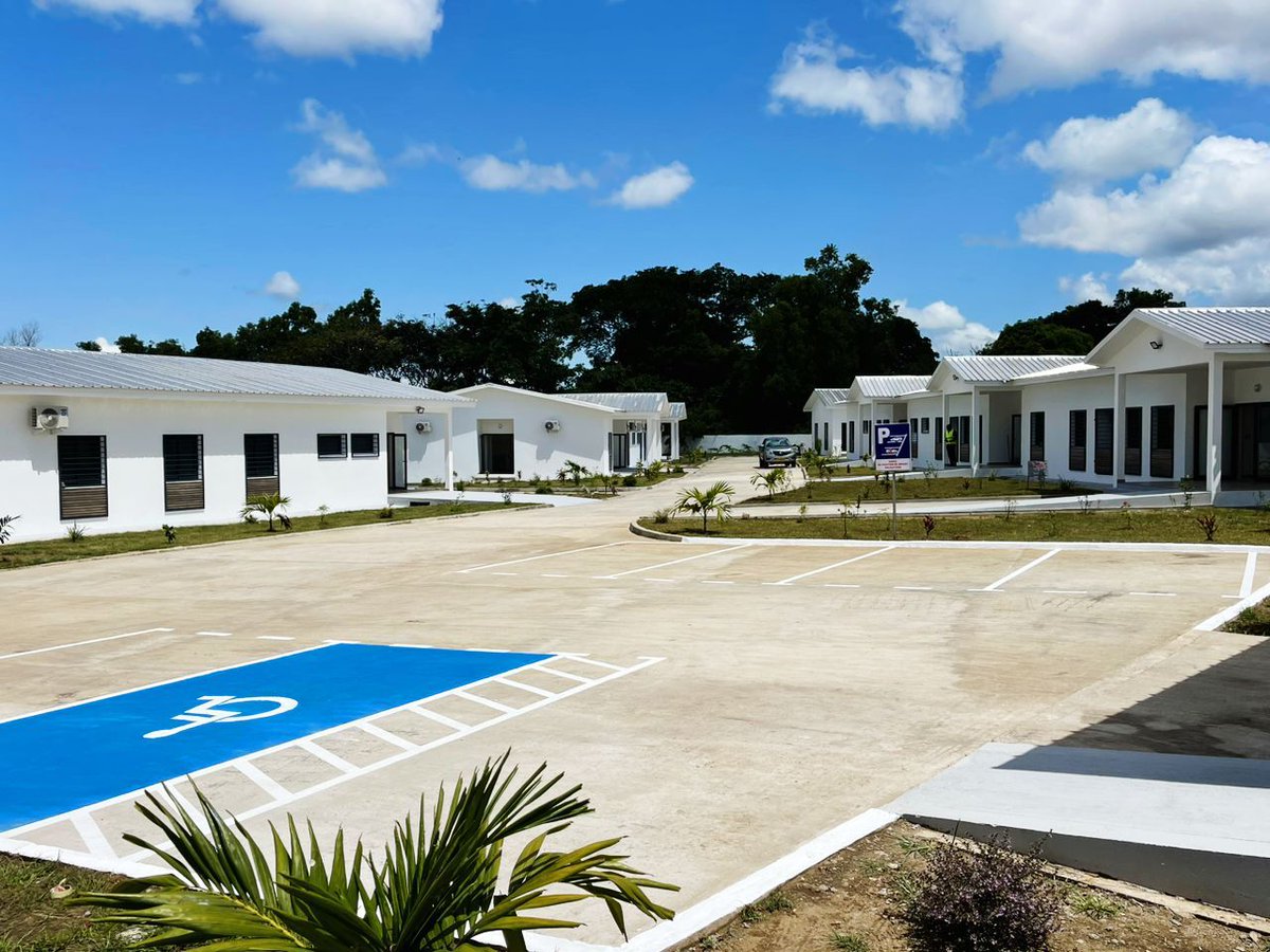 L'hôpital Départemental d'Okondja, dans le département de la Sébé-Bricolo, a été réceptionné provisoirement. Cette structure a subi une totale réhabilitation et une extension dans le cadre du #PASSII inscrit dans le @PAT_Gabon. Nous allons très rapidement l'équiper.