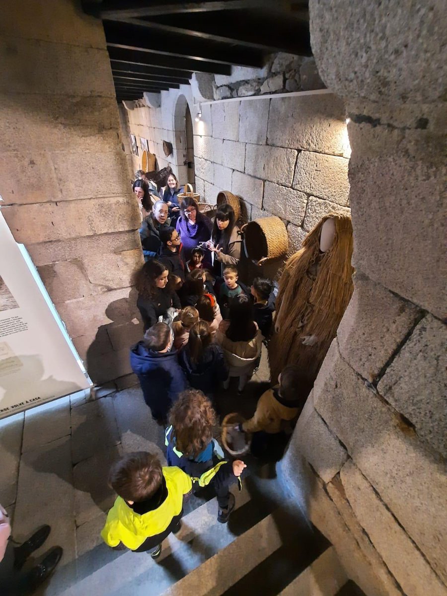 encarnalago's tweet photo. Hoxe xs nosxs Pequeamigxs, a través dun divertido xogo de pistas, coñeceron curiosidades da nosa Fortaleza  e por suposto atoparon os ovos 🪺 de Pascua que escondera Serpentina🐍 @RedeMuseistica @SanPaiodeNarla 
Desexámosvos unha boa Semana Santa!!! Esperámosvos moi pronto! https://t.co/iFAkeerKJM