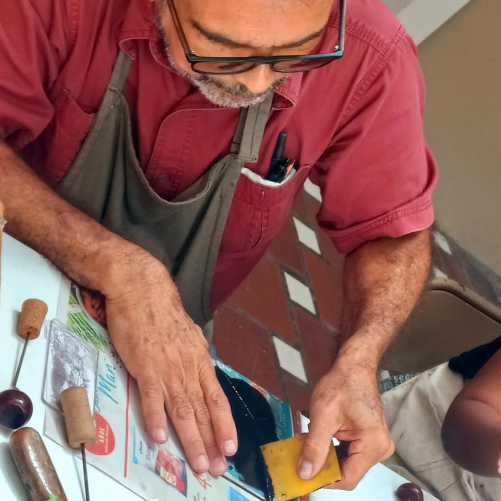 museo_oller's tweet photo. Agradecemos a los artistas Martin Garcia y Clara Garcia por compartir sus conocimientos en el taller demostrativo de grabado , hoy en el Museo De Arte Francisco Oller.
#amigosdebayamon
#BayamónDistritoCultural
#EntretenimientoEnBayamón
#Graba2 https://t.co/2NbXmE4OQS