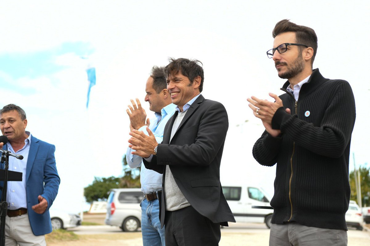 JavoRodriguezL's tweet image. Entrega de viviendas en General Guido y Pila 🏡
Acompañé a @kicillofok en la entrega de 34 viviendas en General Guido y Pila, un derecho fundamental para fortalecer el arraigo en cada localidad.

#DerechoALaVivienda #Arraigo