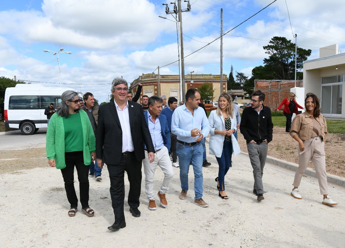 JavoRodriguezL's tweet image. Entrega de viviendas en General Guido y Pila 🏡
Acompañé a @kicillofok en la entrega de 34 viviendas en General Guido y Pila, un derecho fundamental para fortalecer el arraigo en cada localidad.

#DerechoALaVivienda #Arraigo