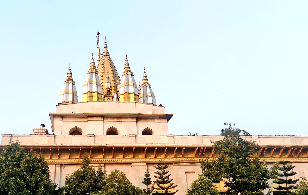 Discover the rich history and vibrant culture of Kolkata with a visit to the Pareshnath Jain Temple. This beautiful temple is a testament to the city's past and present. #KolkataTemples #Jainism #HeritageTour