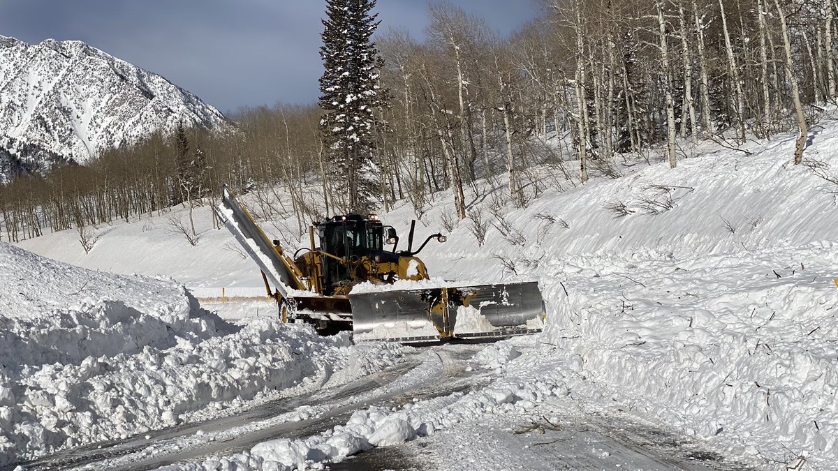 UDOTcottonwoods's tweet photo. 🚧 #RoadClosureUpdate 🚧 
#SR210 OPEN: @UDOTAvy avalanche mitigation &amp; roadway operations complete.

‼️Expect uphill travel delays, you may be in stopped traffic after the road opens until the queue clears.

@UDOTTRAFFIC @AltaCentral @AltaAlerts @SnowbirdAlerts @CHCity https://t.co/4zB1BNCTRJ