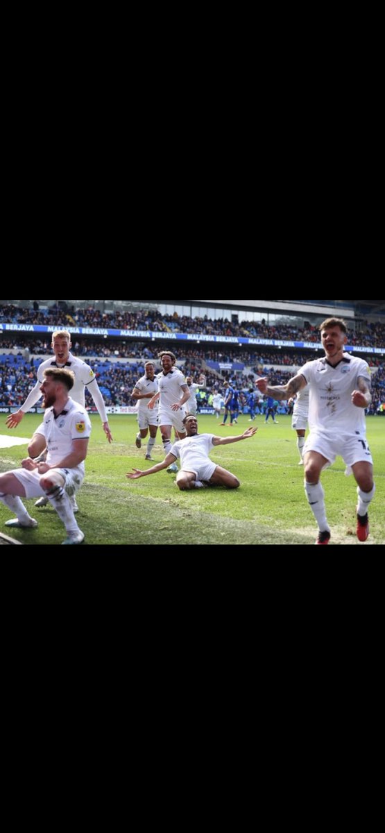 LukeEvansWard's tweet photo. Everybody’s doing a brand new dance nowww
Come on babyy, do the BEN CABANGO🕺🕺
#swans #BenCabango #DoubleDouble https://t.co/uIJdzTaywZ