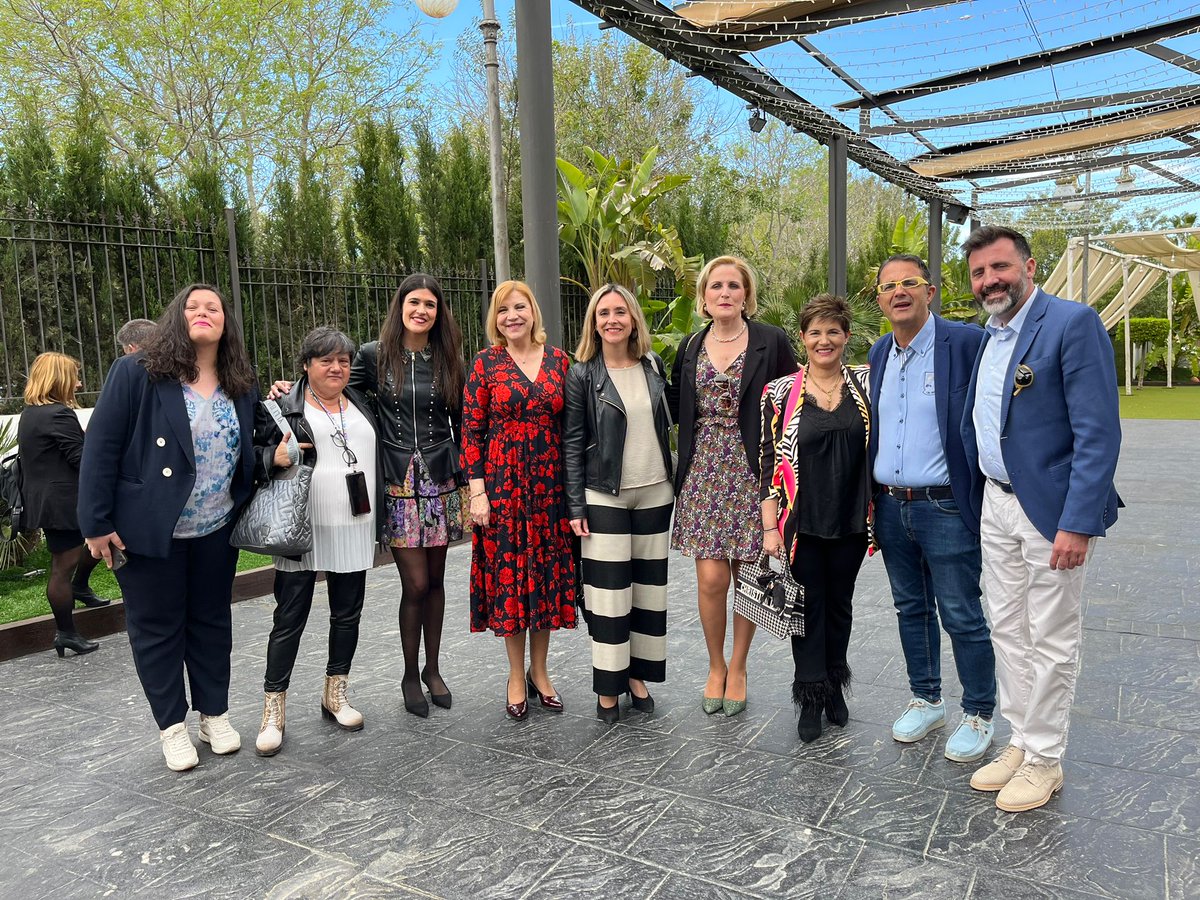 popularesmolina's tweet photo. 🔵 Nuestras concejales @isabelgomavi @lolilopezhdez, la senadora @violantetomas y la D.G. de Personas con Discapacidad @MiriamPerezAlba, han asistido a la V Gala Benéfica organizada por #DISMO. https://t.co/Q4xzJlXksq