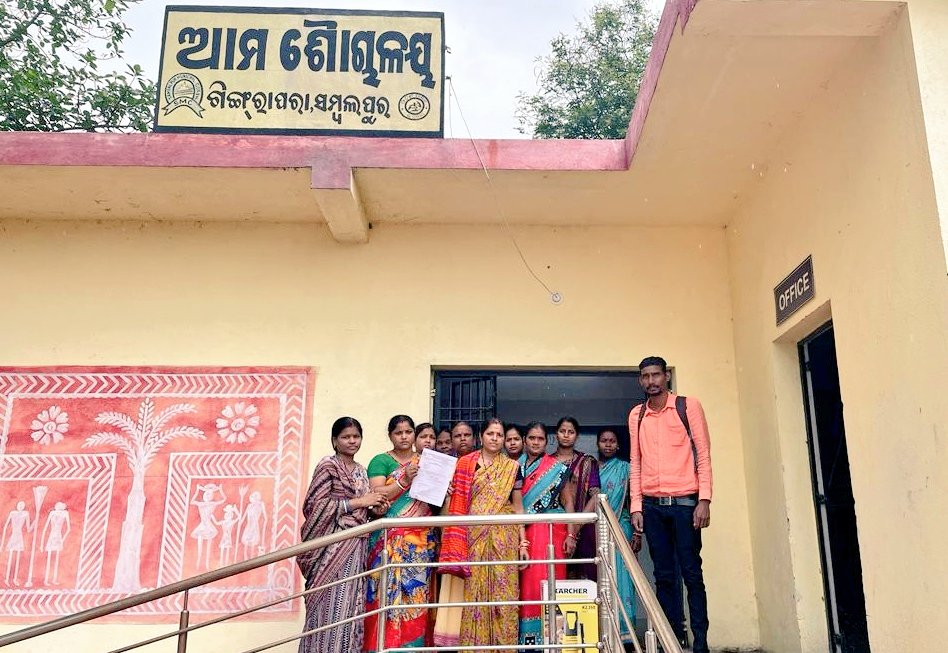SMC_Sambalpur's tweet photo. #ଉତ୍କଳ_ଦିବସ ଅବସରରେ ୧୬ ନମ୍ୱର୍ ୱାର୍ଡରେ ଗୌରୀ ଶଙ୍କର ଉଦ୍ୟାନ ସନ୍ନିକଟ ଗୀଙ୍ଗିରାପଡ଼ା ଗୋଷ୍ଠୀ ଶୌଚାଳୟର ପରିଚାଳନା ଦାୟିତ୍ଵ ଶ୍ରୀ ସାଇ #ମିଶନ_ଶକ୍ତି ଗୋଷ୍ଠୀ ସଦସ୍ୟାଙ୍କୁ ଦିଆଗଲା।
#Community_Participation
@DmSambalpur @mission_shakti @HUDDeptOdisha @SwachSurvekshan
@MoHUA_India https://t.co/ObYsEjG9Il