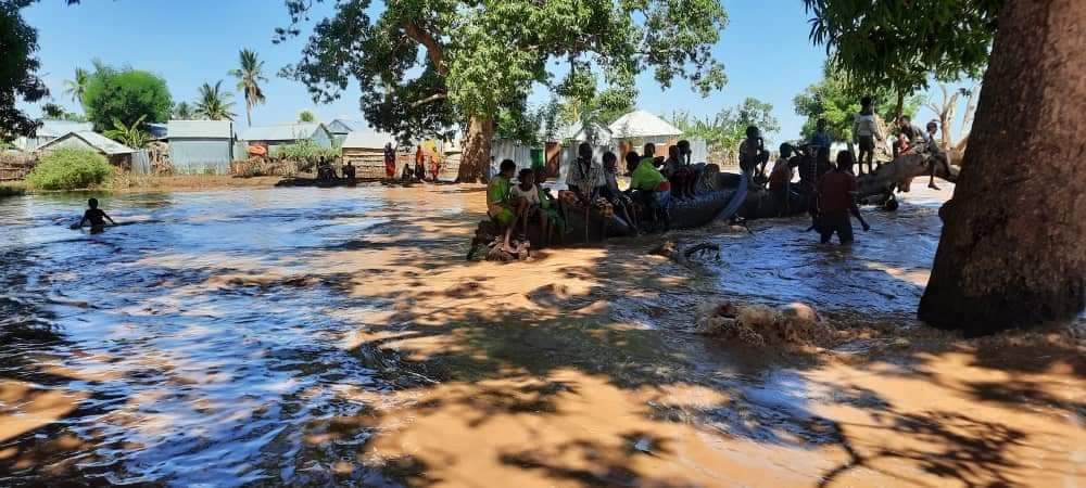 AGREForg's tweet photo. Flooding in Raqayle &amp; Buurfuule displaced families and led to a loss of life. we are with those who have been affected by the floods from shabelle river. @UNDPSomalia @unicefsomalia @UNHCRSom #actionagainstfloods #flooding #floodsinsomalia. https://t.co/SAzTg4J1xL
