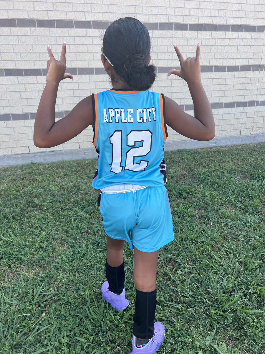 branbrotherton's tweet photo. We are out here ballin’ Alief today. 🍎
Go Blyss!
#basketballneverstops
#SWAT
#AppleCity
#AliefProud https://t.co/URz4gZuRis