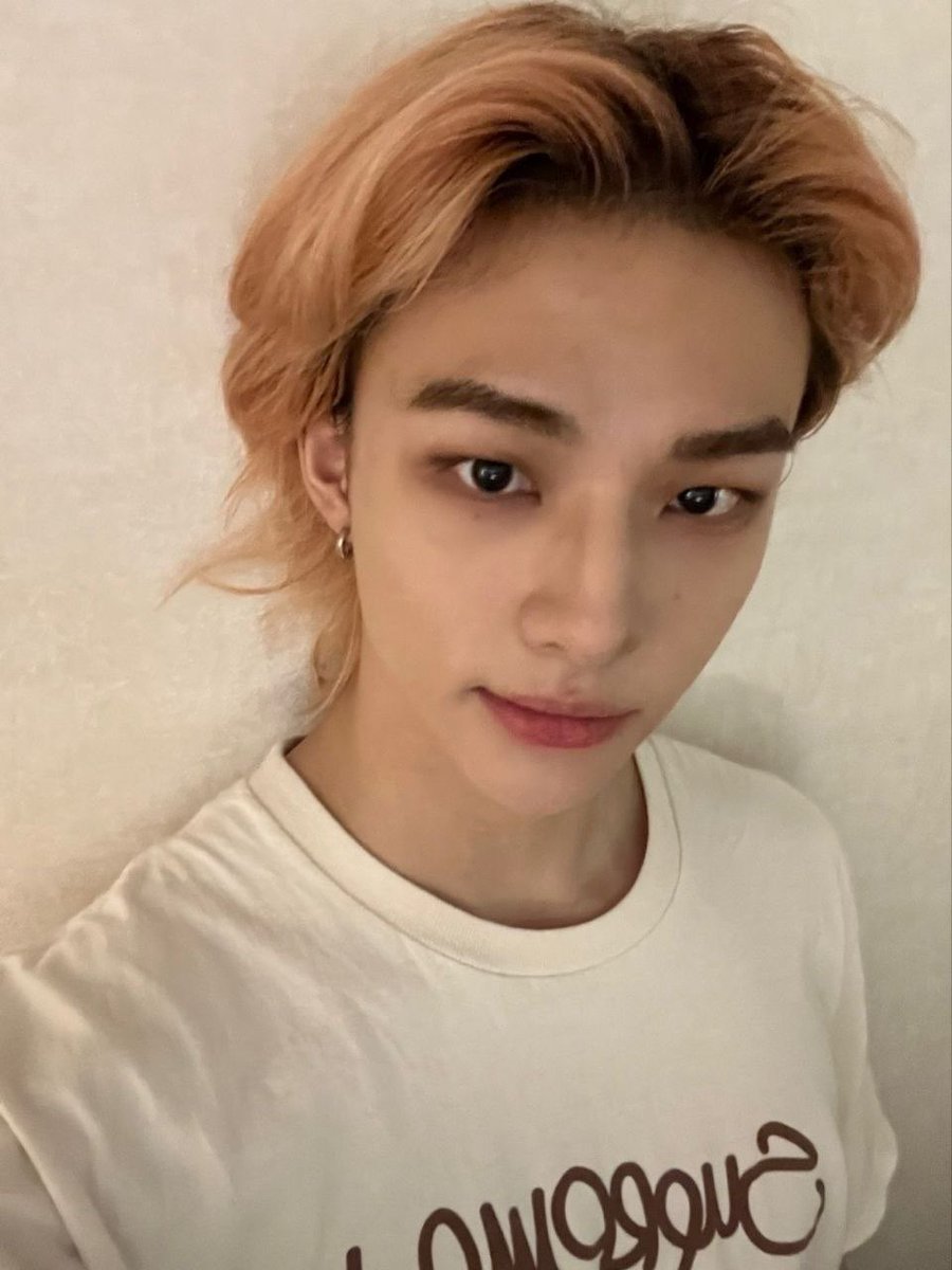 helpmebitch_'s tweet photo. а вы знали, что ​hyunjin best dancer и чанбин стали членами клуба ценных доноров the promise’s honors club?

​​HYUNJIN BURBERRY GLOBAL AMBASSADOR
#HYUNJINxBURBERRY
#HYUNJIN #BURBERRY
#STRAYKIDS 
#HyunjinPaintsTheWorld #HyunjinBeautifulPrince  #hyunjinbeautiful https://t.co/EgonCX4n5E