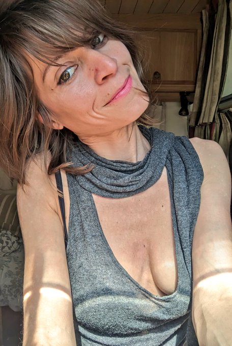 Buon #sabato #SabadoDePasion  🔥🔥🔥 Qua sotto il link per sapere qualcosa in piu di me e per vedere il<a href="/tag/sabato"class="tags">#sabato</a><a href="/tag/sabadodepasion"class="tags">#SabadoDePasion</a>