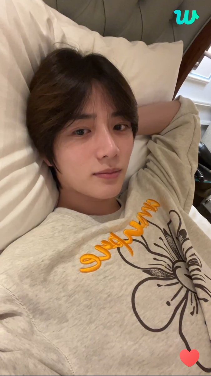 WhatEllsKorea's tweet photo. Quand MOA est beaucoup gaté après concert ♡♡♡
#txt #moa #TOMORROW_X_TOGETHER #TOMORROWXTOGETHER #txtlive https://t.co/8JYFIaWggU