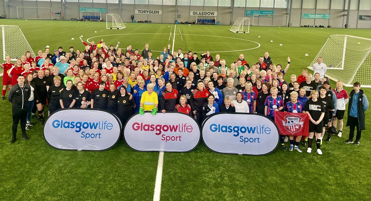 FootballGlasgow's tweet photo. 𝗪𝗔𝗟𝗞𝗜𝗡𝗚 𝗙𝗢𝗢𝗧𝗕𝗔𝗟𝗟 𝗚𝗟𝗔𝗦𝗚𝗢𝗪 𝗧𝗥𝗢𝗣𝗛𝗬 | 𝗗𝗔𝗬 𝟰

It was the turn of our Ladies today as we welcomed 22 teams, splitting into Over 40’s and Over 50’s Women’s age categories of our Glasgow Trophy respectively. https://t.co/5hw5tmUapY
