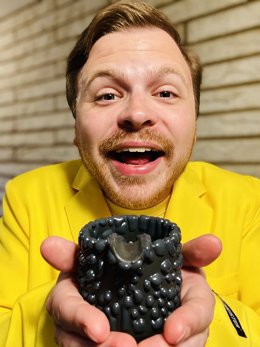 AaronOzee's tweet photo. Thank you, @Sethrogen, for gifting me your exclusive black Gloopy Ashtray on behalf of Houseplant.
Regulus and I have always considered you a remarkable friend. We are sending you our love and delicious blocks of cheese!
#Regulus #RegulusBook #RegulusMovie #Ozee #Celeb #Famous #Celebrity #Fame #Celebrities #Houseplant #Ashtray #SethRogen #Comedian #Actor #Star #Stars #Exclusive #Chicago #OzeeMerch #Book #Books #GreenLiving #AaronOzee
