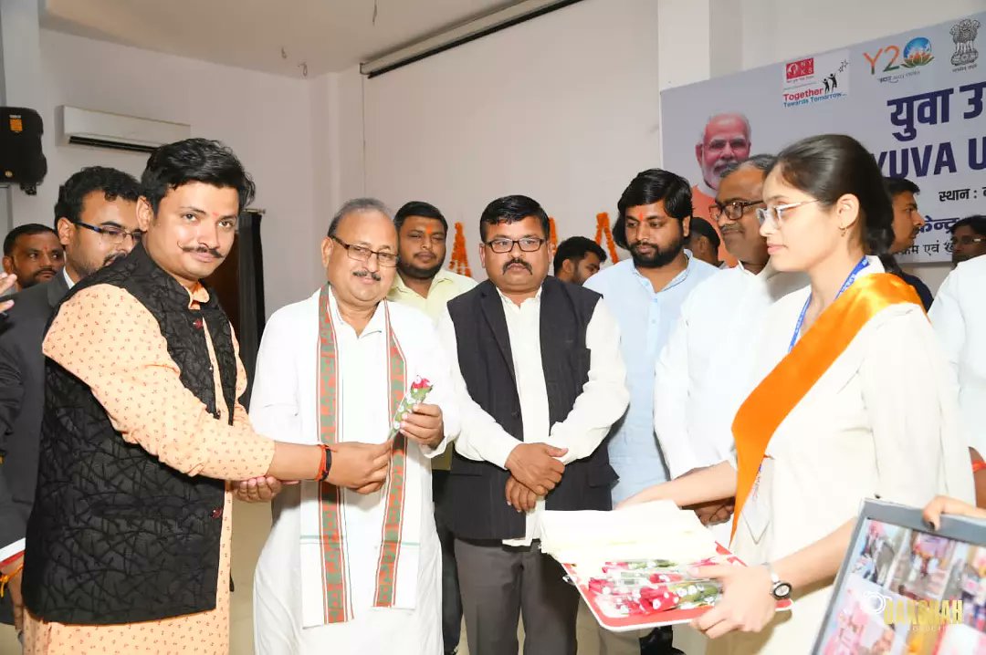 durgesh_101's tweet photo. युवा उत्सव के कार्यक्रम में जीते हुए प्रतिभागियों को सम्मानित करने का शुभ अवसर प्राप्त हुआ ।
श्रीमान विकास सिंह जी डिस्ट्रिक्ट यूथ ऑफिसर एन वाई के द्वारा सफल कार्यक्रम आयोजन कराया गया।
🌼🧡
#npgc #yuvautsav #dance #singing #photography #panting https://t.co/6SmOhkNijE