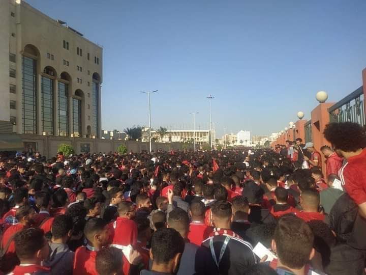Amer_Abdulla's tweet photo. جمهور يستحق ان تكون له تسهيلات كبيرة واعتقد ان ثروة لكرة القدم الكل يتمناها .. جماهير الاهلي المصري كبير افريقيا تزين استاد القاهرة قبل مواجهة الهلال السوداني 
كامل التوفيق الشقيقين في تقديم مباراة تسمو بها الروح الرياضية 

#الأهلى_الهلال_السودانى #دوري_أبطال_أفريقيا https://t.co/0RdYFM4lve