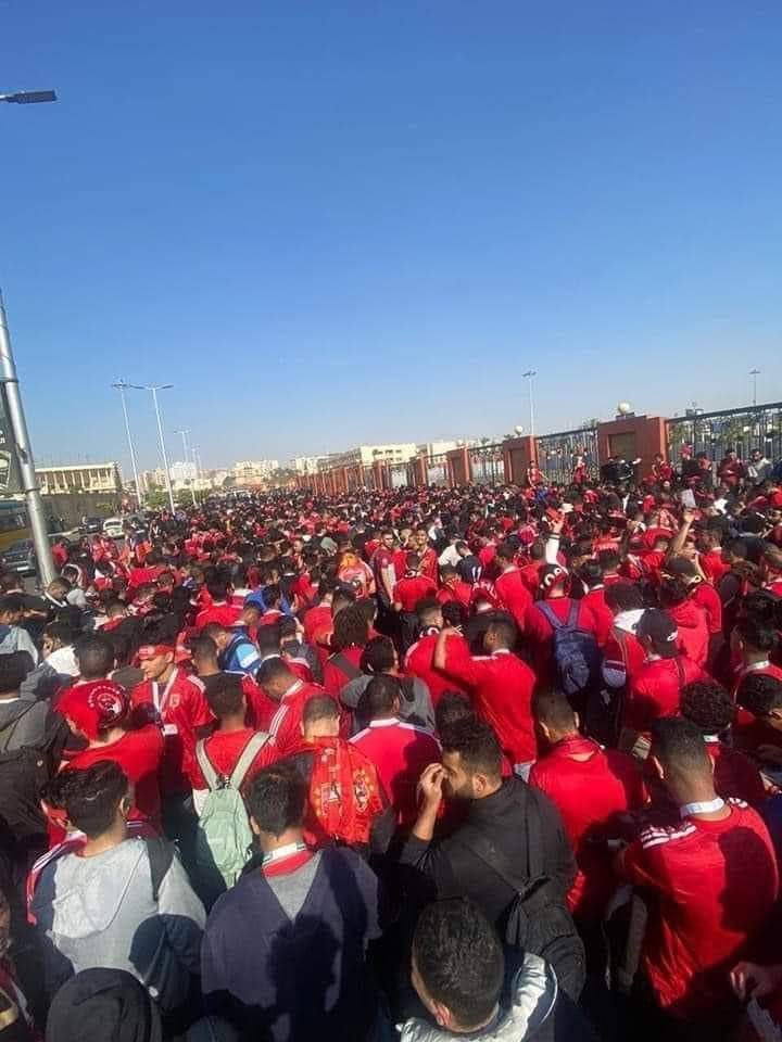 Amer_Abdulla's tweet photo. جمهور يستحق ان تكون له تسهيلات كبيرة واعتقد ان ثروة لكرة القدم الكل يتمناها .. جماهير الاهلي المصري كبير افريقيا تزين استاد القاهرة قبل مواجهة الهلال السوداني 
كامل التوفيق الشقيقين في تقديم مباراة تسمو بها الروح الرياضية 

#الأهلى_الهلال_السودانى #دوري_أبطال_أفريقيا https://t.co/0RdYFM4lve