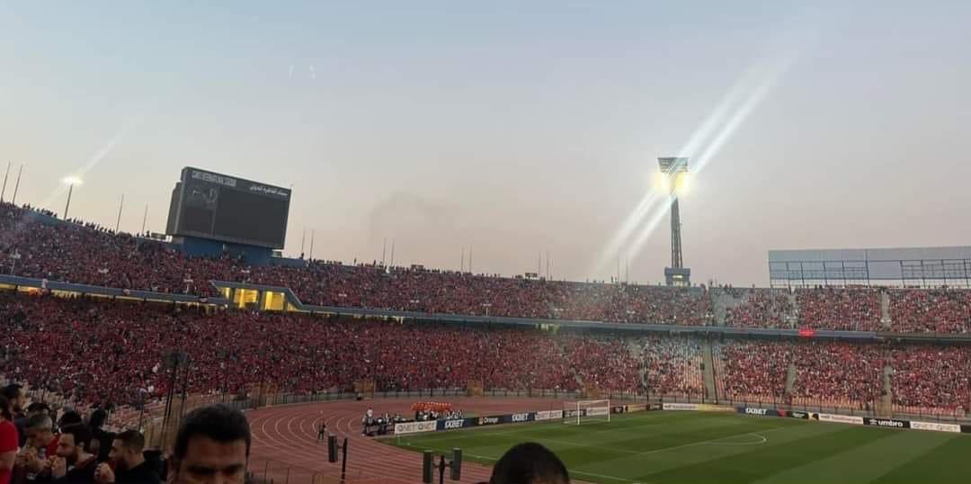 Amer_Abdulla's tweet photo. جمهور يستحق ان تكون له تسهيلات كبيرة واعتقد ان ثروة لكرة القدم الكل يتمناها .. جماهير الاهلي المصري كبير افريقيا تزين استاد القاهرة قبل مواجهة الهلال السوداني 
كامل التوفيق الشقيقين في تقديم مباراة تسمو بها الروح الرياضية 

#الأهلى_الهلال_السودانى #دوري_أبطال_أفريقيا https://t.co/0RdYFM4lve