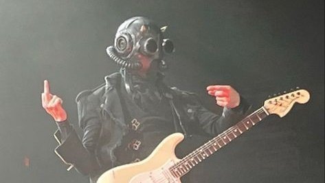 prequelleghoul's tweet photo. is this your favorite guitarist? https://t.co/q5Rrv2kUnr