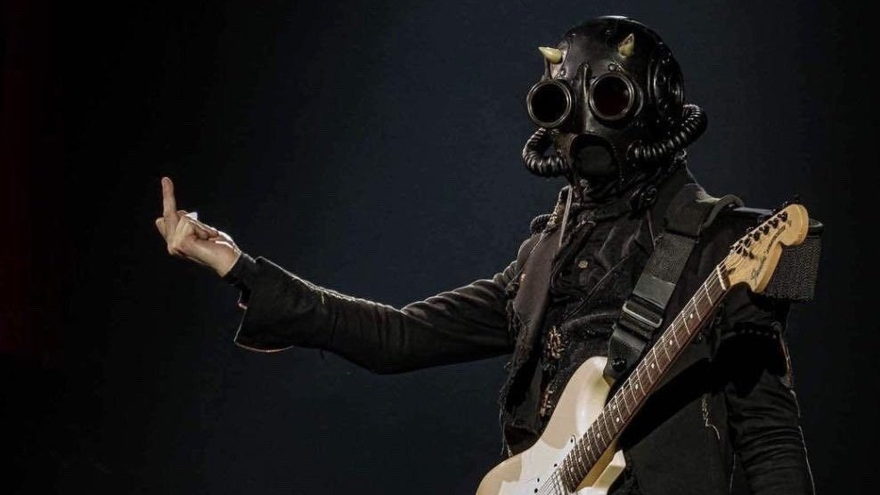 prequelleghoul's tweet photo. is this your favorite guitarist? https://t.co/q5Rrv2kUnr