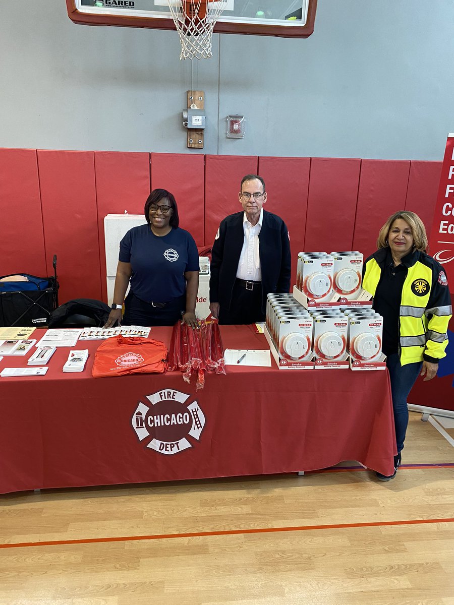 CFDMedia's tweet photo. Please come join us today from 11:30-3:30 meet the Fire Commissioner and members from the OEMC (Bleeding Control), State Fire Marshall, FEMA along with many others and while your here get a free 10 yr Smoke Detector courtesy  of the Chicago Fire Department Foundation (2) https://t.co/ipcFVjqANG