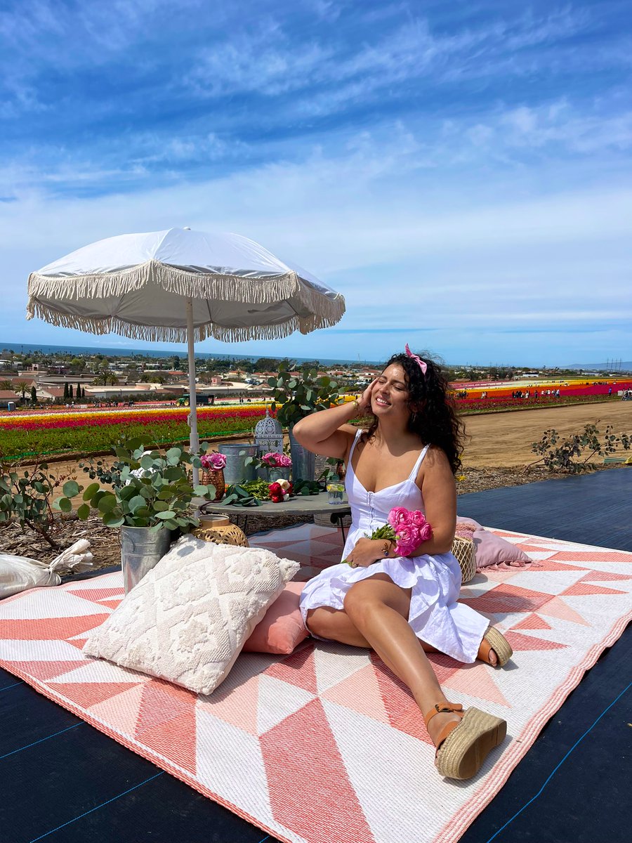 Did you know you can picnic at The Flower Fields in Carlsbad? 

📍 @TheFlowerFields in @VisitCarlsbad 
🧺 @PopUpPicnicCo 

#LiveColorfully #TheFlowerFields #FlowerFieldsCarlsbad #LiveColorfullyPicnic