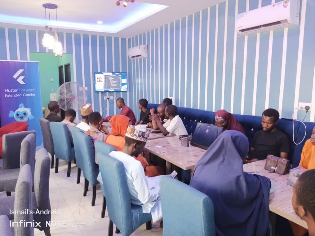 Aypantami's tweet image. Technology evolves with time. Happy to learn about #flutterdev at event organise by @GdgGombe as an aspiring Data Analyst I get to see an opportunity to explore.

#FlutterForwardExtended #GDGSSA #GDGGombe @FlutterDev @googledevgroups