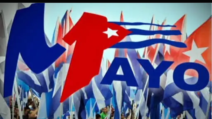 'A la #Patria manos 🙌🙌🙌 y corazón ❤️❤️❤️', lema central por la celebración del #1Mayo, fiesta de los trabajadores, porque en #Cuba es un día de fiesta. 
#CubaViveyVence
#JuntosSomosFuertes
#JuntosPodemosLograrlo
#CubaViveYTrabaja