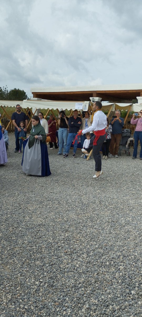 EnrCasanova's tweet photo. Avui ha tocat "fem barri, fem tradicions" una oportunitat per mantenir present l'Eivissa més autèntica, més arrelada a la terra i una oportunitat per fer voluntariat al bar solidari de la @psociosanitaria
#FemPlataforma https://t.co/zc8111yXfk