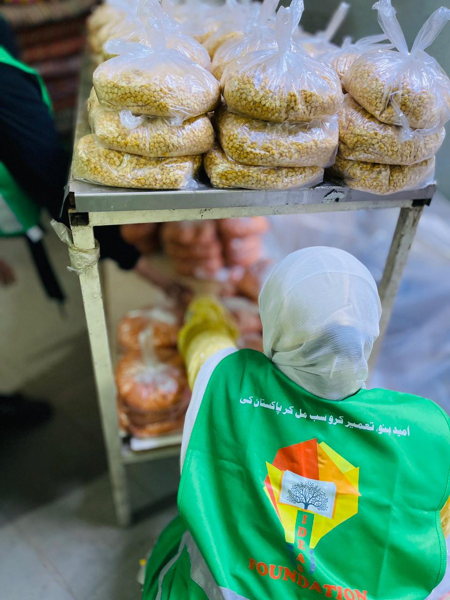 Ashjaa7's tweet photo. @ideas313 Ideas family Packed food for 100 families in Pakistan this Ramzan. 
Play you part in this too. 
Donate | Share | Volunteer https://t.co/tx703FbwdT
