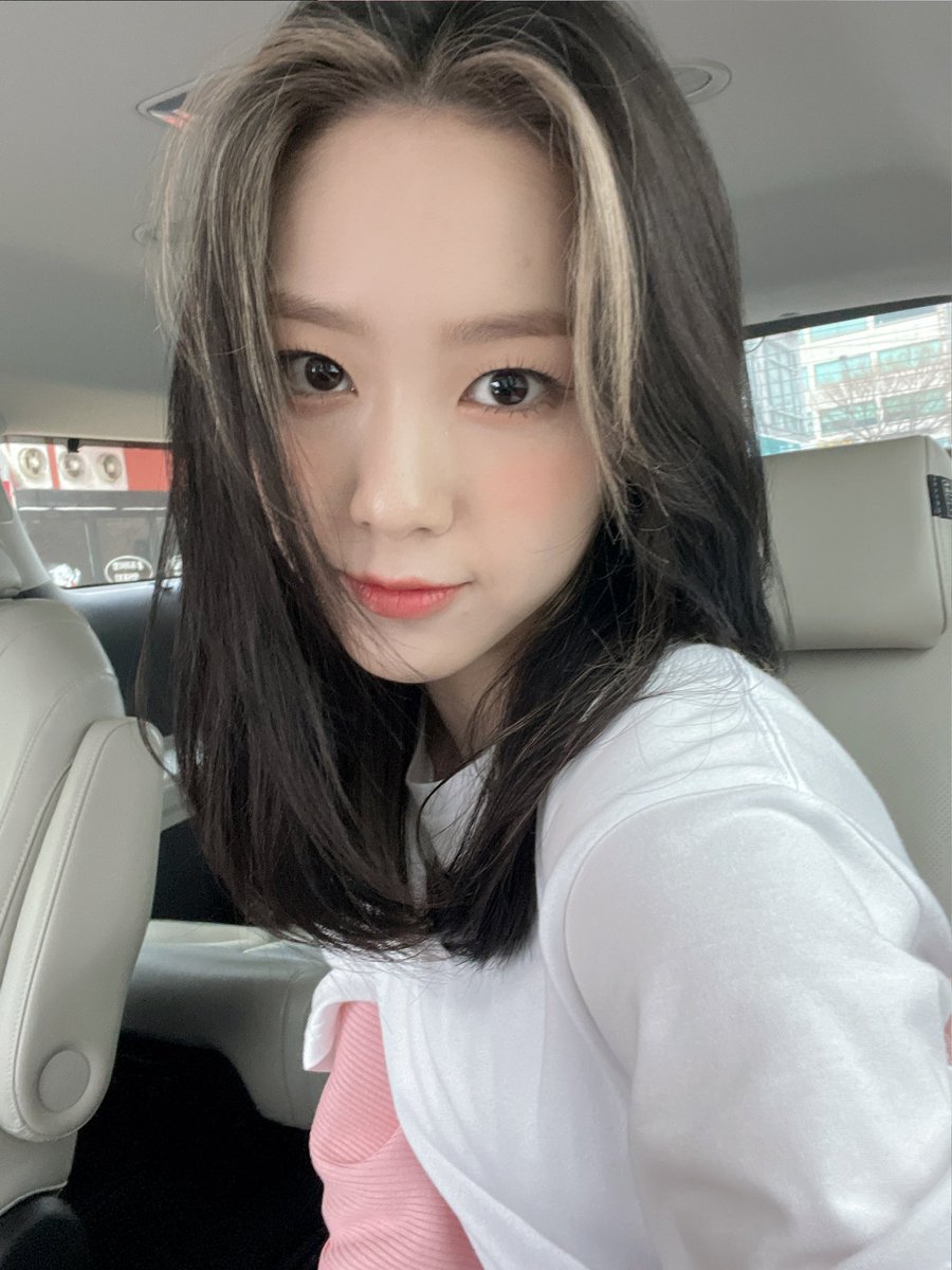 missing jiho blonde streaks