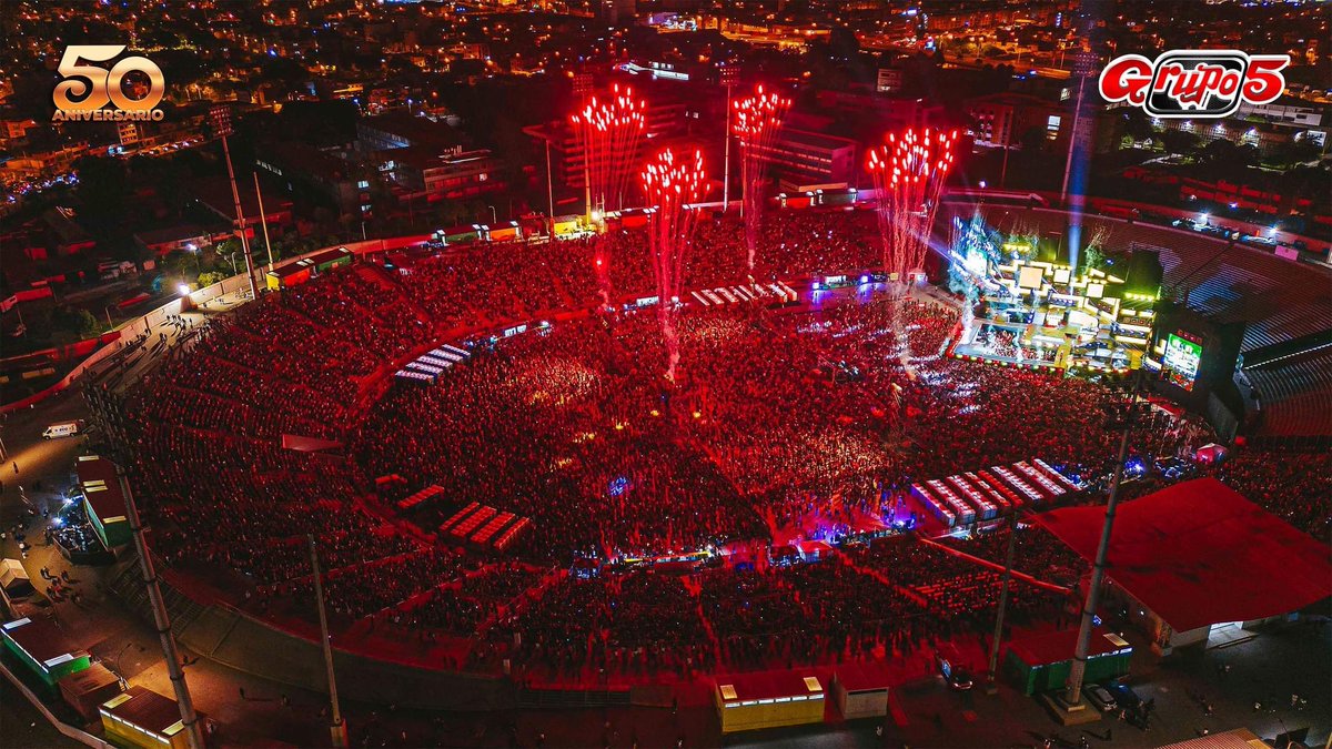 elgrupo5oficial's tweet photo. ¡Gracias Dios!
Gracias a todo nuestro público maravilloso, fue una noche llena de emociones. Gracias por cantar todas nuestras canciones.
¡Primera noche inolvidable... y faltan 2!

#Grupo5 #50Aniversario #EstadioSanMarcos https://t.co/ecQX76IrSC