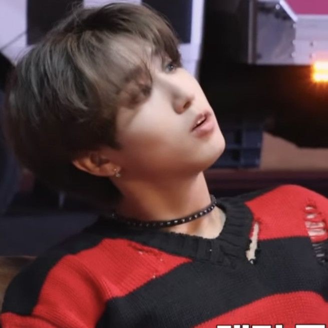 leehwyong's tweet photo. #minsung au!, в которой просто играть в боулинг – скучно, а Джисон очень хотел утереть Минхо нос. https://t.co/XFjzVEJA1p