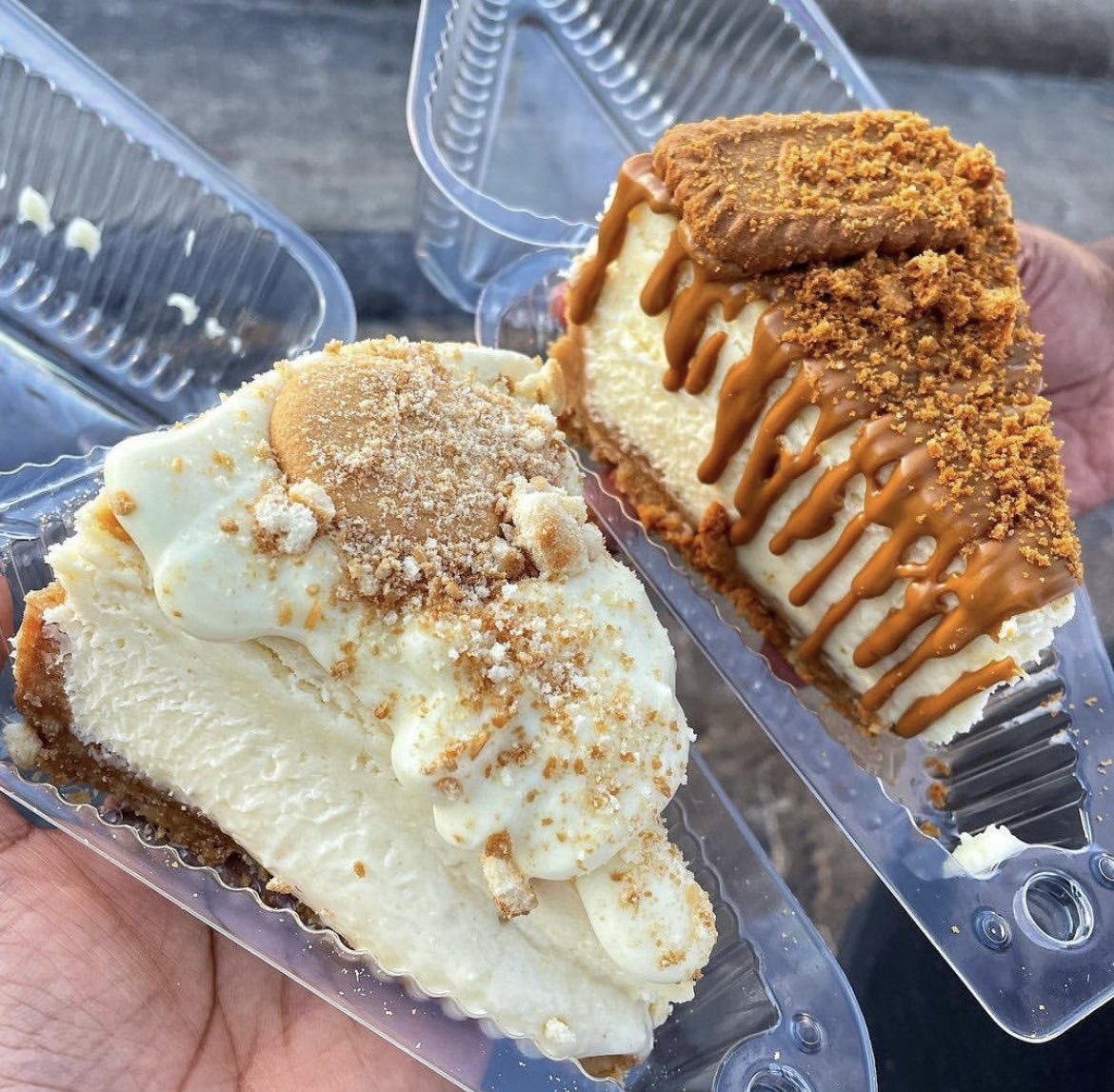 SAUEBLACKTX's tweet photo. Cookie Butter Cheesecake &amp; Banana Pudding Cheesecake

Via IG: sweetthingsbyelease |Houston, TX

📷 IG: unapologeticallyseasoned https://t.co/sVUK6XRKFM