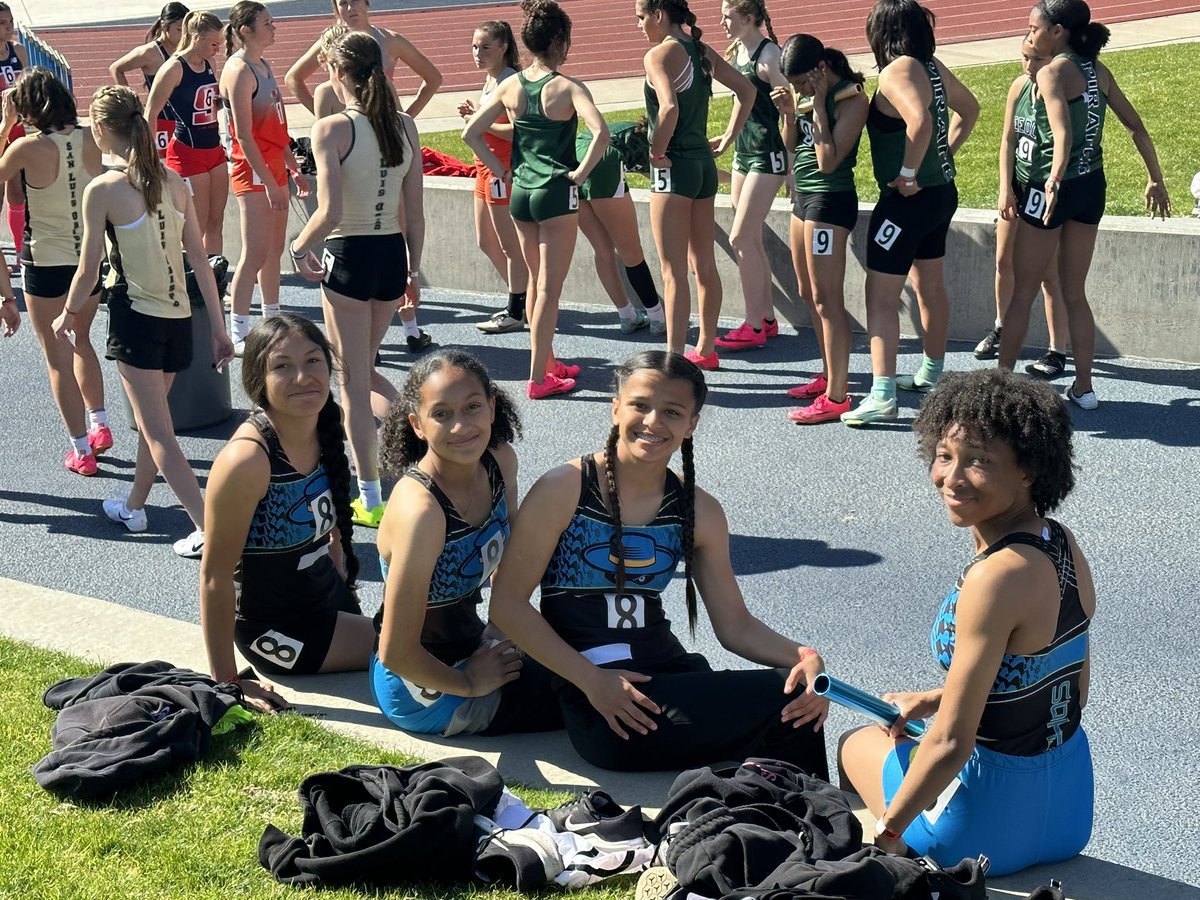 Varsity girls 4x100 relay team getting ready to race at West Coast relays! <a href="/ElCapAthletics/">ECHS Athletics</a> <a href="/ecgauchos/">El Capitan HS 🤠</a> <a href="/ucpgjones/">Coach Jones</a>