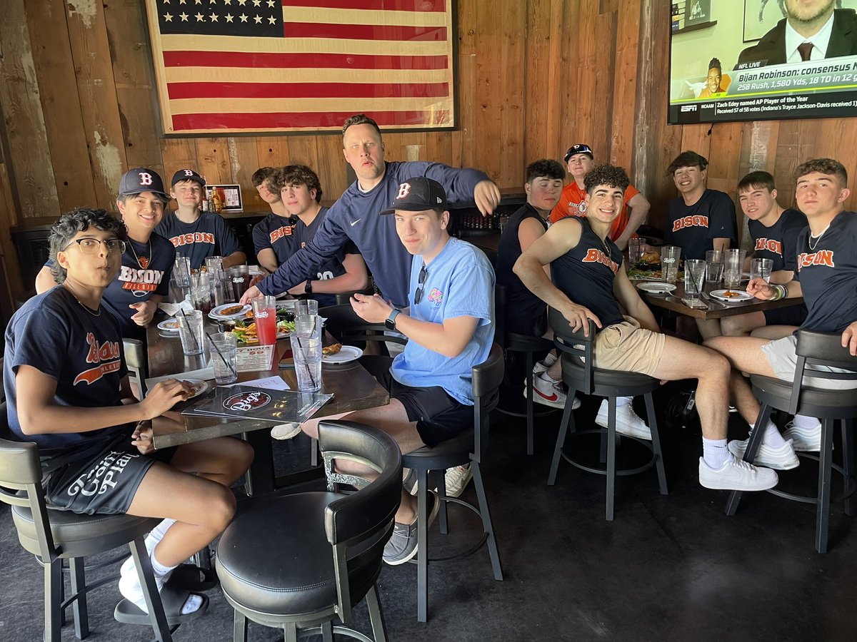 The Bison won 8-2 last night over the Sabino Sabercats to improve to 4-1 on the season. 

Diaz picked up the win on the mound totaling 12 ks and 1 er
Wolverton led the Bison offensively going 3-4 with a 2B 2 RBIs and 2 runs.

Bison are back in action tonight vs Round Valley.