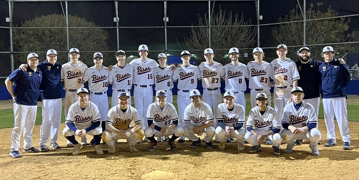 BGBaseball_1973's tweet photo. The Bison won 8-2 last night over the Sabino Sabercats to improve to 4-1 on the season. 

Diaz picked up the win on the mound totaling 12 ks and 1 er
Wolverton led the Bison offensively going 3-4 with a 2B 2 RBIs and 2 runs.

Bison are back in action tonight vs Round Valley. https://t.co/ynTQI18M3C