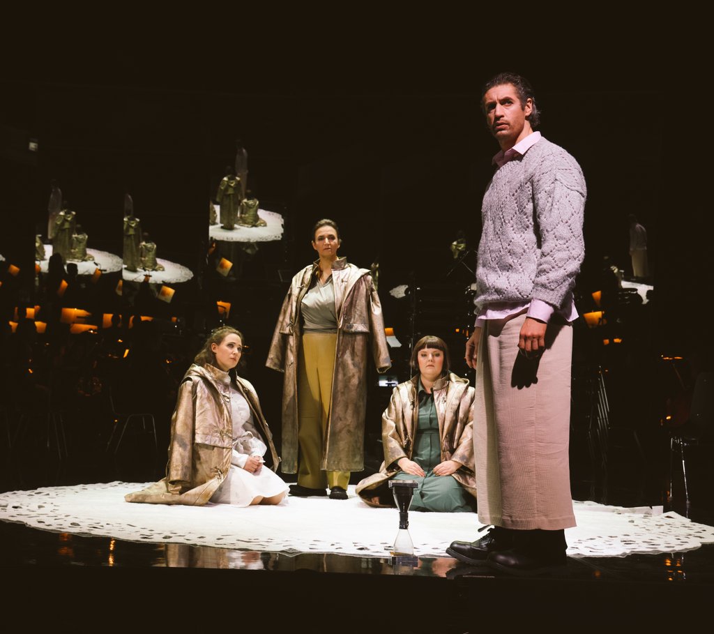 Tonight's 2nd performance of Peter Eötvös's opera TRI SESTRY (3 Sisters) <a href="/theaterhagen/">theaterhagen</a> includes a special visit from the composer of this magical work. We're all so excited to present our version to him. #Eötvös #newmusicisimportant #chekov

Photo: #LeszekJanuszewski