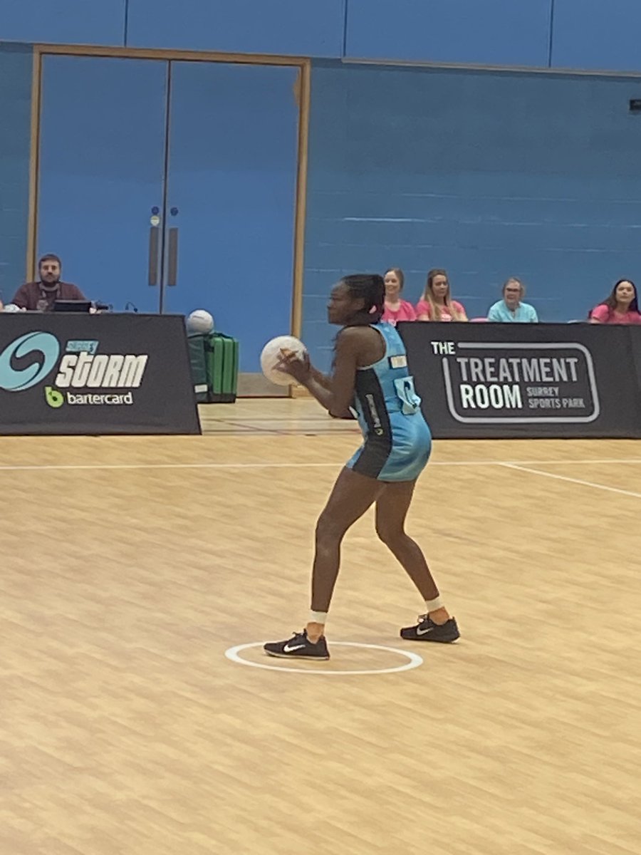 Don’t see this everyday <a href="/soniaMkoloma/">Sonia Mkoloma</a>  playing C <a href="/SurreyStorm/">Surrey Storm</a> <a href="/waspsnetball/">Wasps Netball</a>