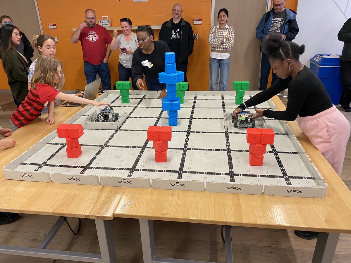 k2iacademy's tweet image. Oooo!! The excitement!! Go teams go!! #GoCodeGirl #STEM #coding #engineering #tech #WomenInTech #WomenInSTEM #WomeninEngineering @ONWiE_