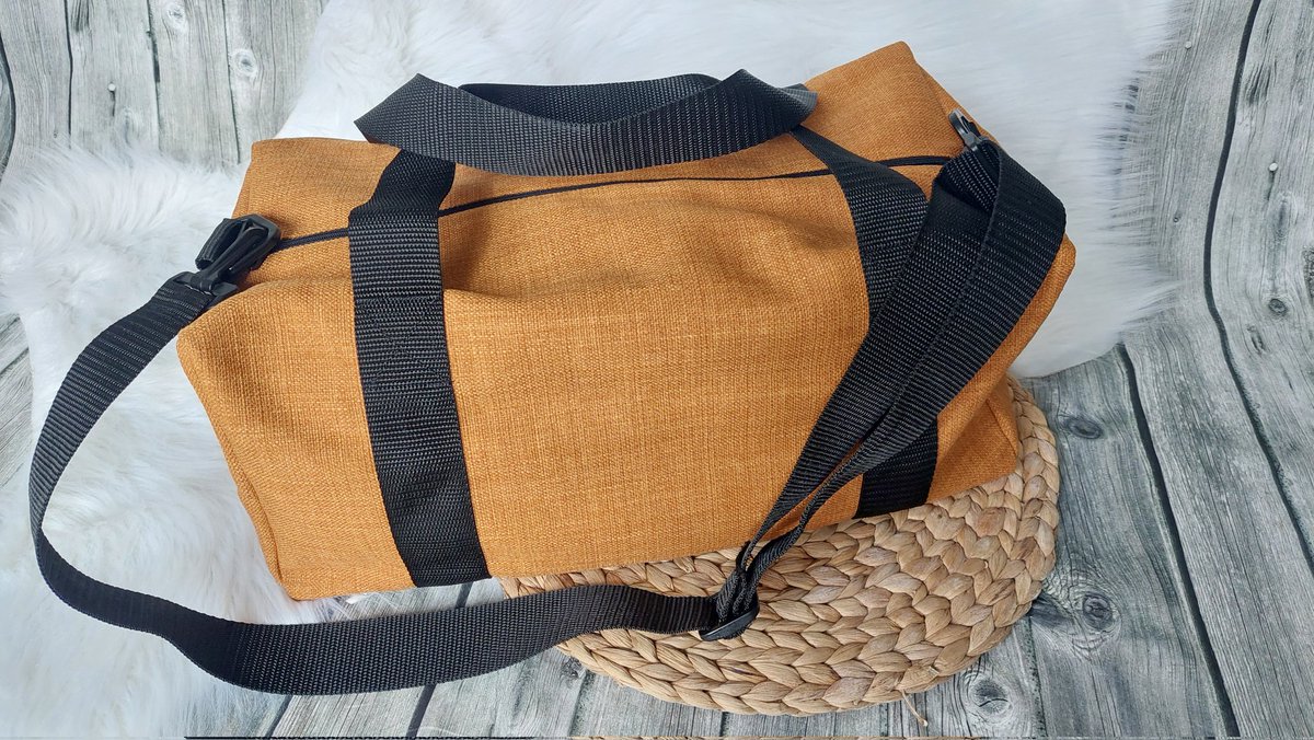 TiLuLy1's tweet photo. ...diese wunderschöne Sport- oder Reisetasche in Größe "L" ist nicht nur für den Sport geeignet, sondern auch als Handgepäck für den Urlaub oder Ausflüge einfach unverzichtbar. Hier als Farbbeispiel in ocker ist sie auch in 18 Farben erhältlich.

https://t.co/6Ti6Z1tCfM https://t.co/WqtbJ9oUSJ