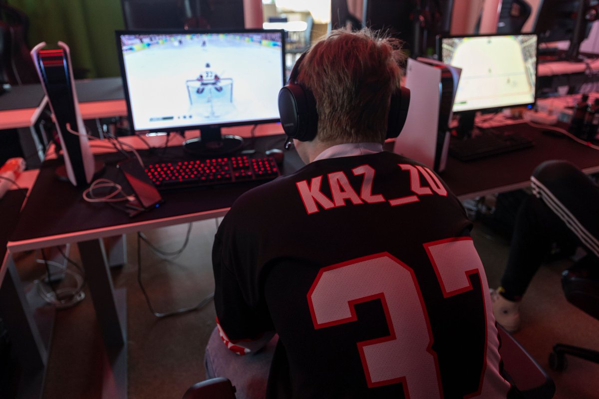 JYP_Esports's tweet image. Eilen jatkettiin komeaa voittoputkea EHOCKEY SM 2023 - 6V6 sarjassa! 🌪️

JYP Esports- Neptune Hockey 4-3 &amp;amp; 2-1!

🌪️🌪️🌪️

#esportsfi #Zaibatsu #EDEnergydrink