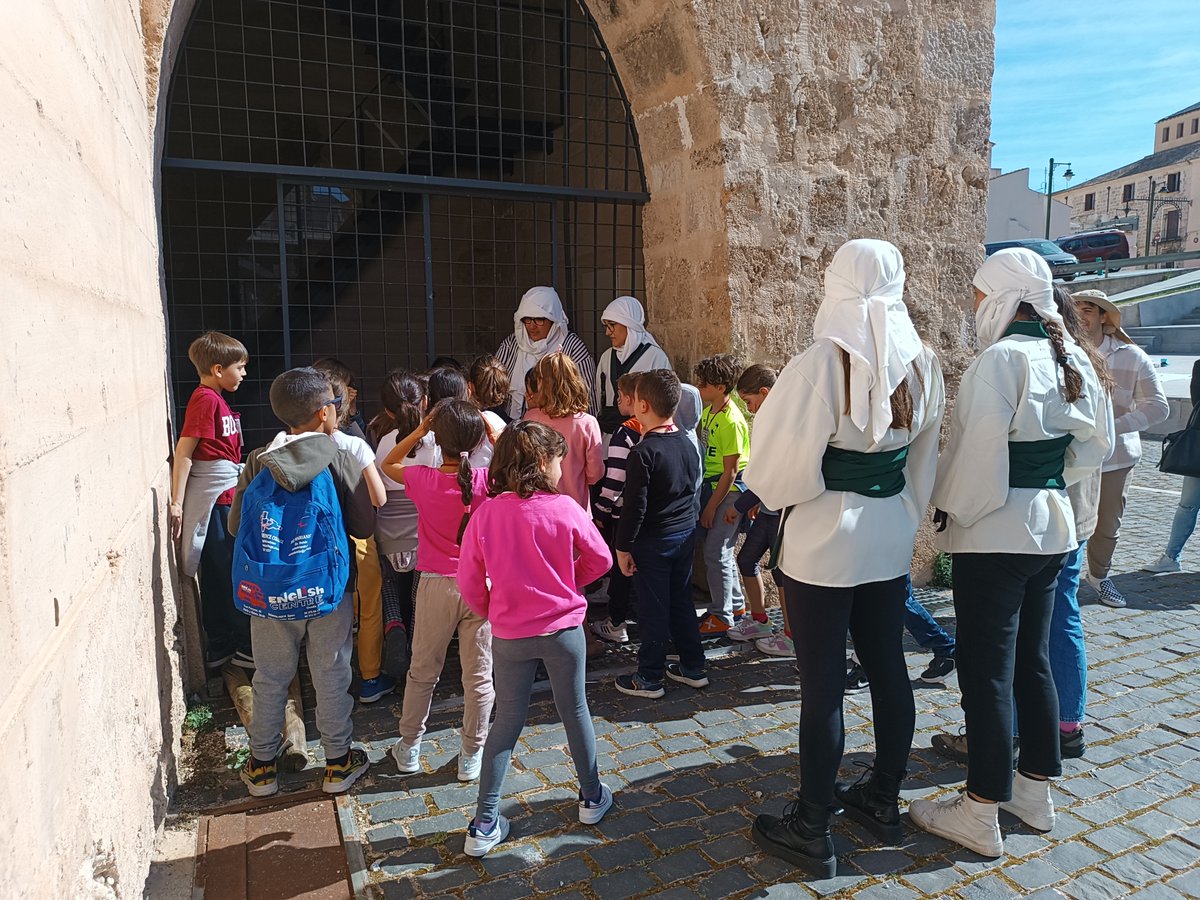 CIP_FP_Batoi's tweet photo. Dinamització del Museu Arqueològic i la torre de Na Valora per 1r TASOCT 

https://t.co/4On0Vha7Gl 

#formacioprofessional #batoifpinnova https://t.co/rwSEql3DjB