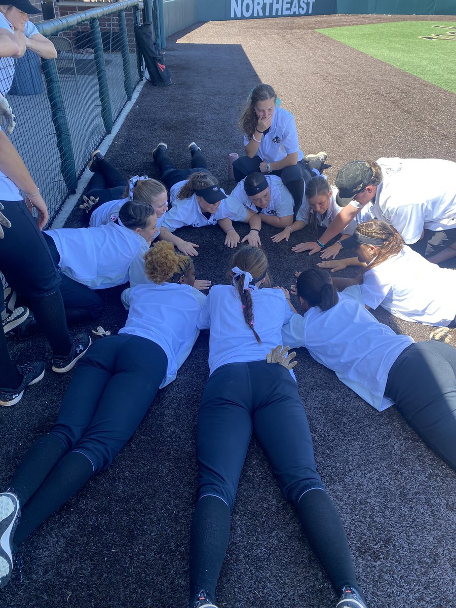 ECCCSoftball's tweet photo. A little competitive fun before we kick off GAMEDAY!!! https://t.co/tv8dU51SzR