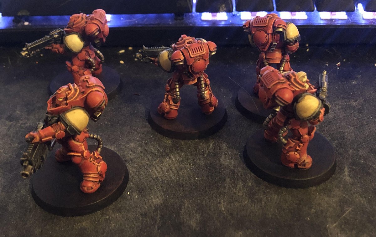 BolisGuillaume's tweet photo. My first squad of Blood ravens heavy intercessors I painted a few months ago. #miniaturepainting #w40k #warhammer40000 #WarhammerArt #spacemarines #bloodravens #WarhammerCommunity https://t.co/Z1dbOfvgKz