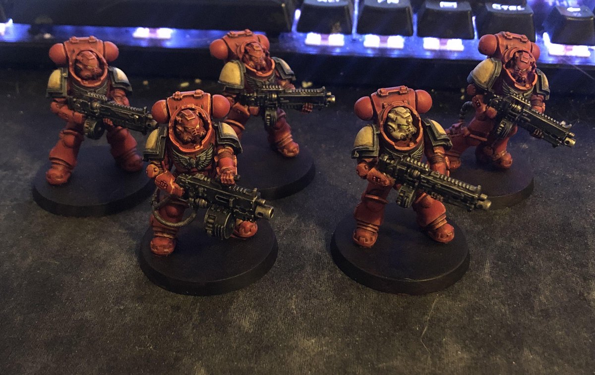 BolisGuillaume's tweet photo. My first squad of Blood ravens heavy intercessors I painted a few months ago. #miniaturepainting #w40k #warhammer40000 #WarhammerArt #spacemarines #bloodravens #WarhammerCommunity https://t.co/Z1dbOfvgKz